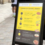 Affiche de chevalet illustrant la composition des sandwich pour La Boutique Jaune
